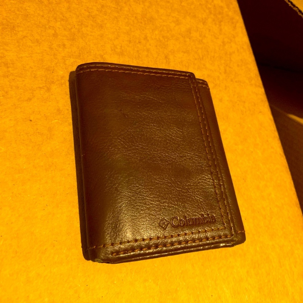 Vintage Columbia Brown Leather Bifold Wallet